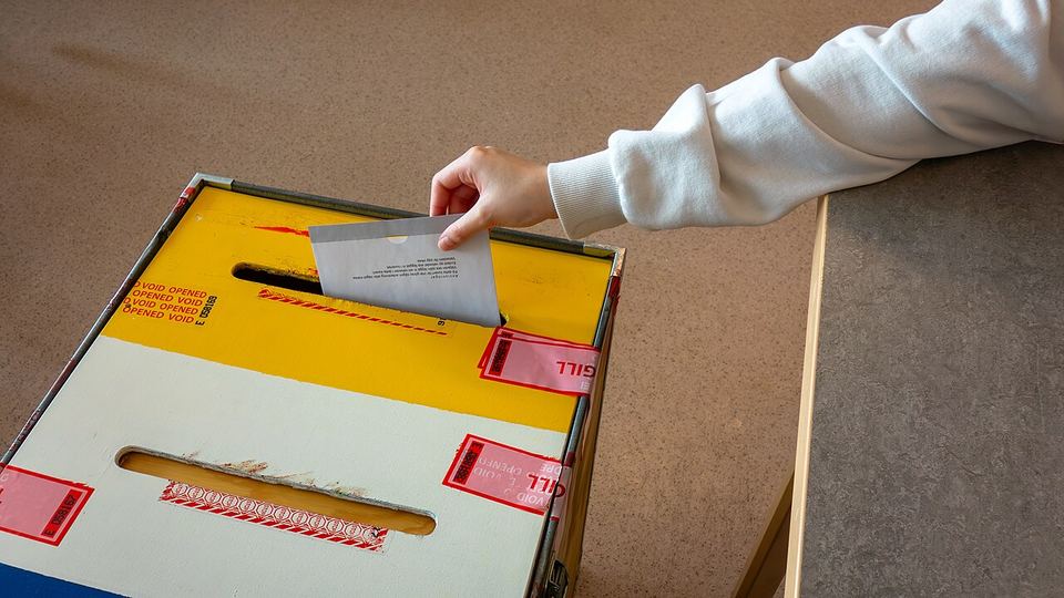 D'Hondt Sistemi Nasıl Çalışır: Oy Pusulalarından Milletvekili Koltuklarına